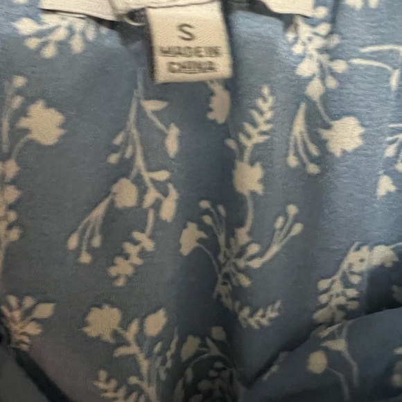 LOVE TREE Womens Puff Sleeve Smock Waist Womens Dress Size small Blue
Floral - Picture 4 of 4